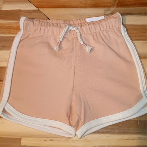 Girls 2T Peach Shorts NWT - Picture 1 of 3